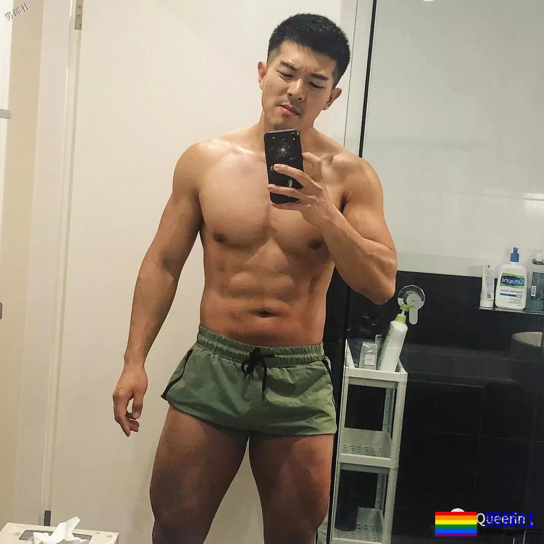 刷屏朋友圈的筋肉小叔竟是插画师？腱子肉和工作反差也太大！ - 51虹马