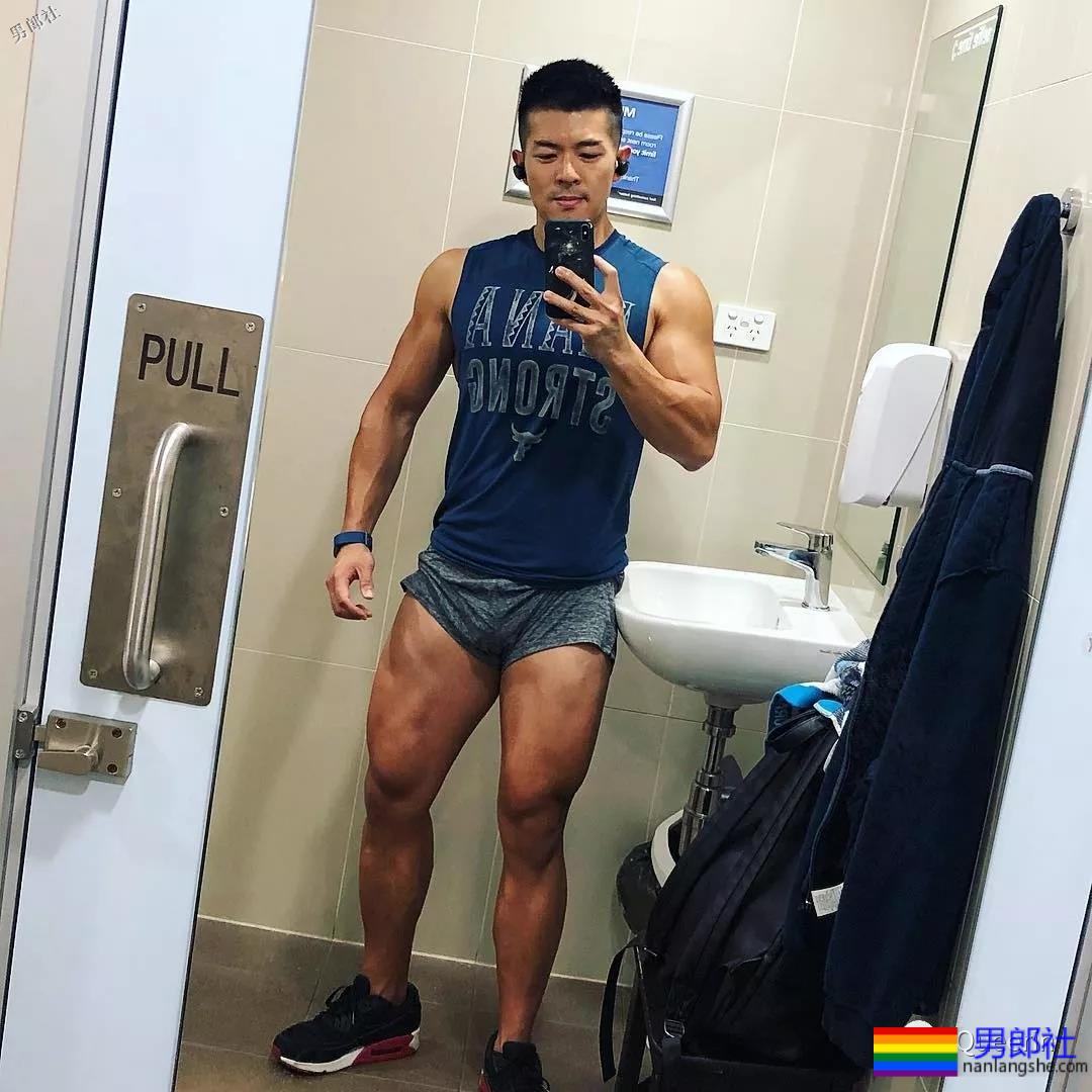 刷屏朋友圈的筋肉小叔竟是插画师？腱子肉和工作反差也太大！ - 51虹马