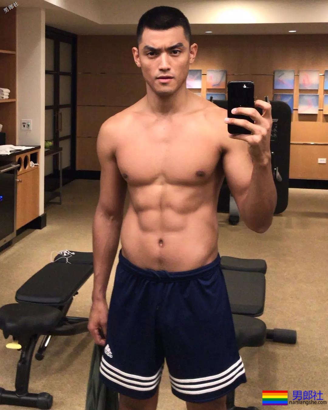 四国混血、荷尔蒙炸裂，这枚亚裔模特居然还没火？！ - 51虹马