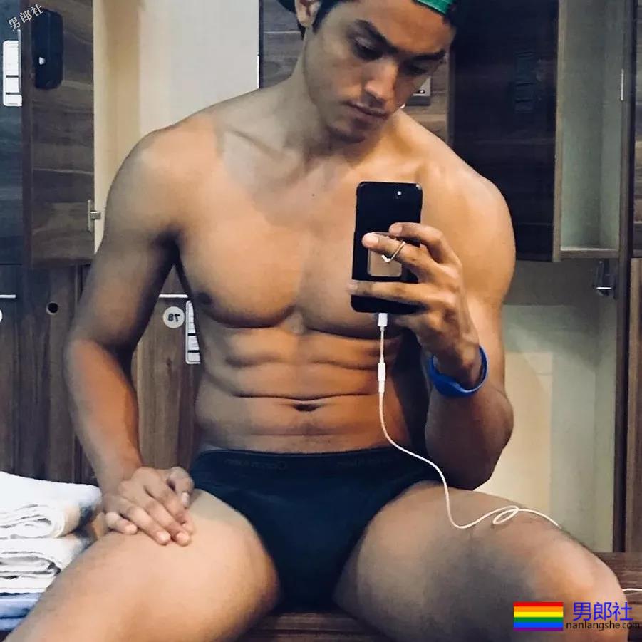 四国混血、荷尔蒙炸裂，这枚亚裔模特居然还没火？！ - 51虹马