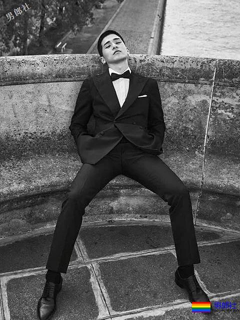 小狼狗玩湿身泄露大秘密！ - 51虹马