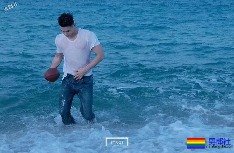 小狼狗玩湿身泄露大秘密！ - 51虹马