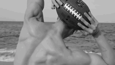 小狼狗玩湿身泄露大秘密！ - 51虹马