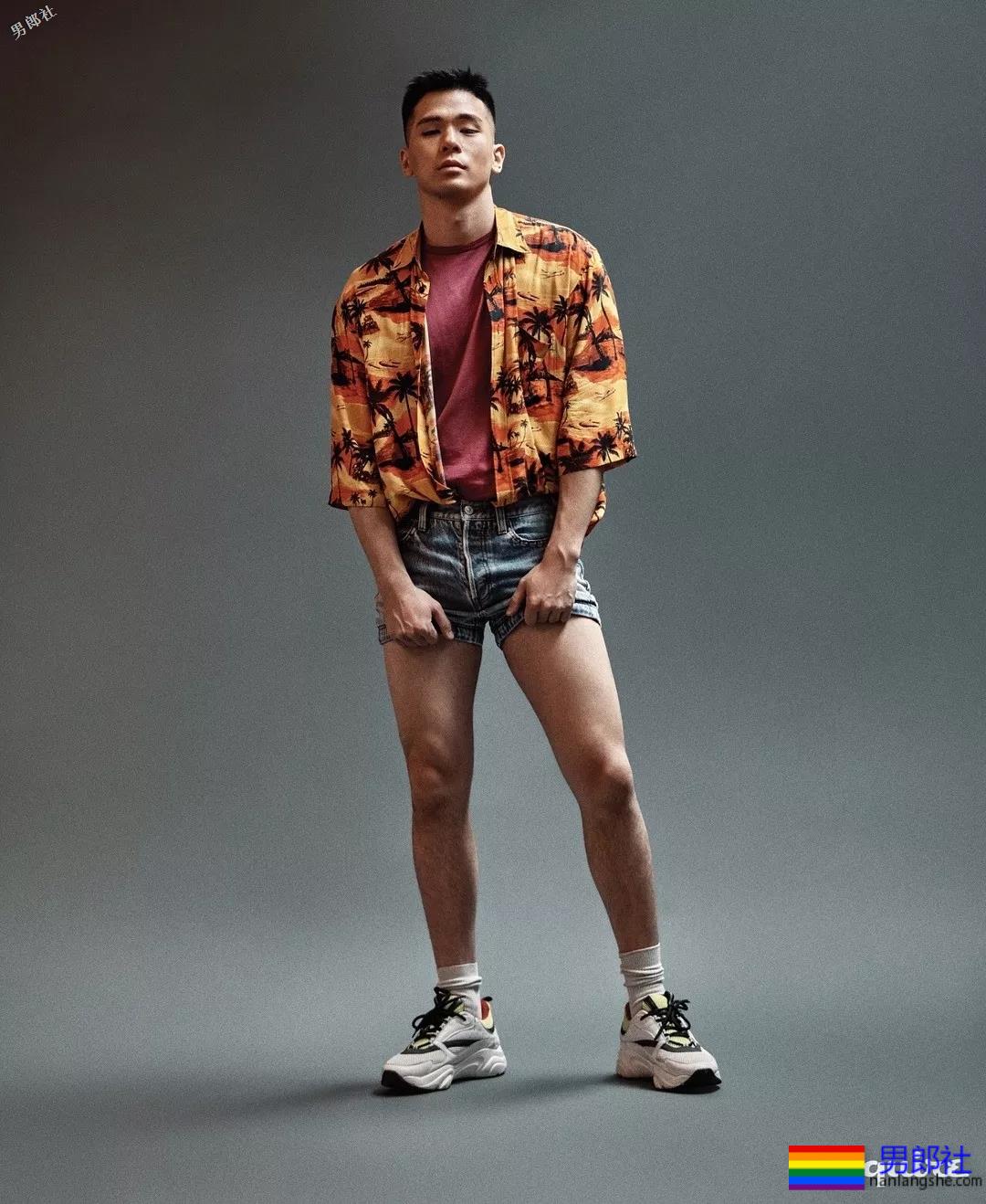 小狼狗玩湿身泄露大秘密！ - 51虹马