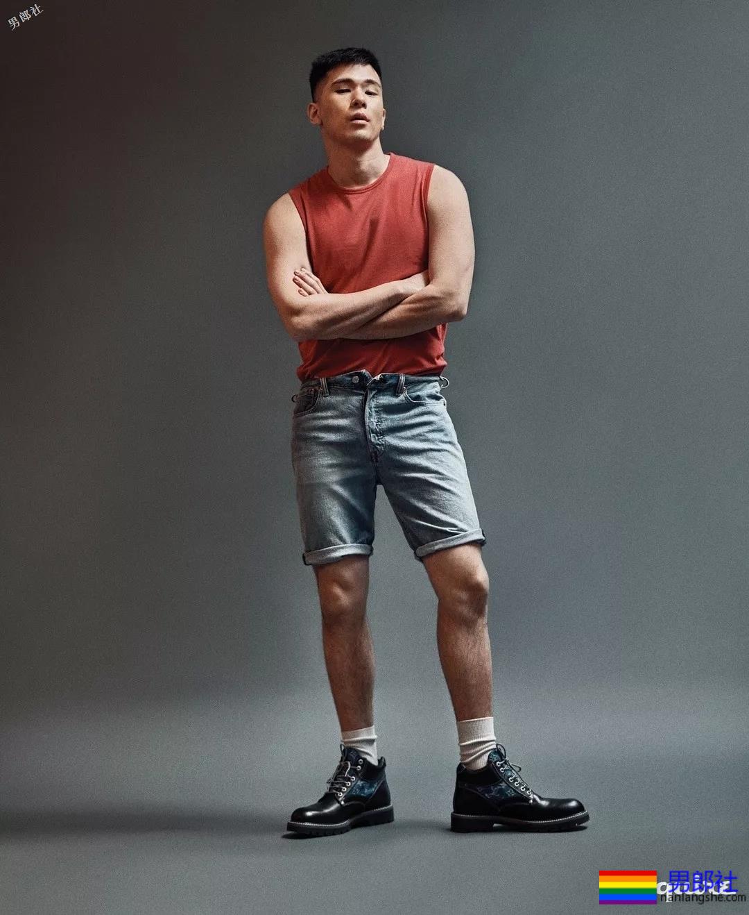 小狼狗玩湿身泄露大秘密！ - 51虹马