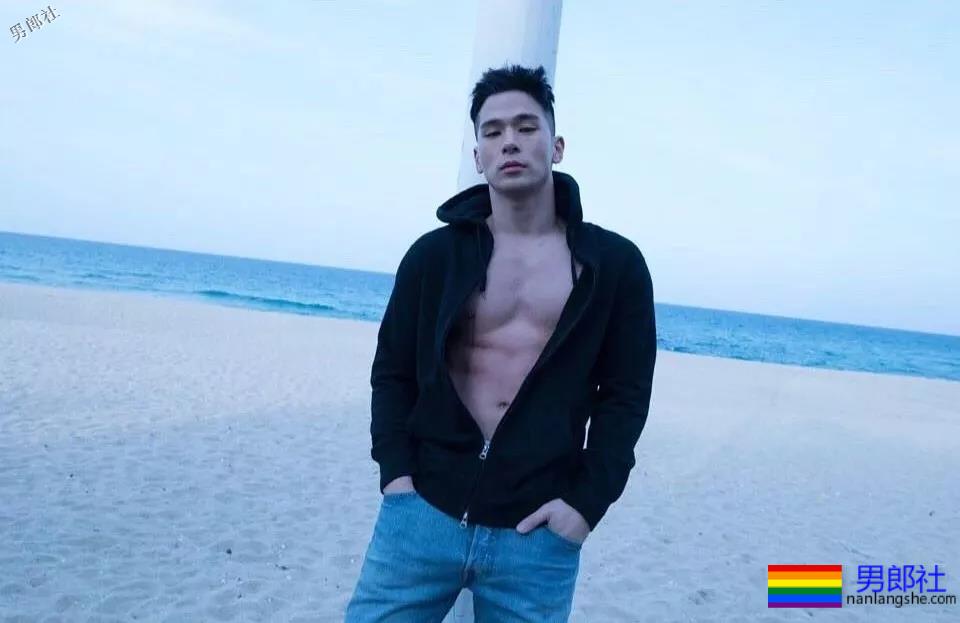 小狼狗玩湿身泄露大秘密! - 51虹马 小狼狗玩湿身泄露大秘密! - 51虹马