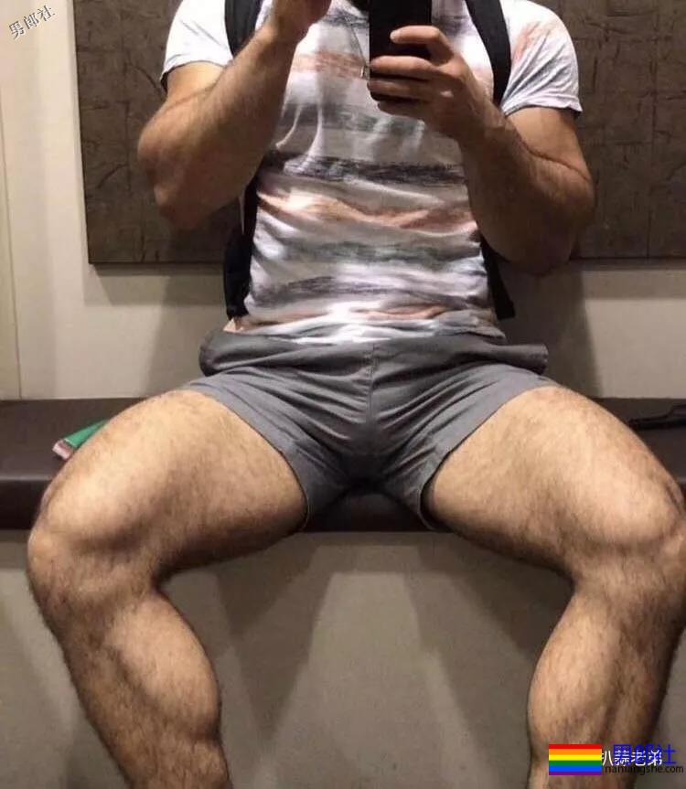 3比例超好的腹毛健身小哥，两款尺寸喜欢谁|？ - 51虹马