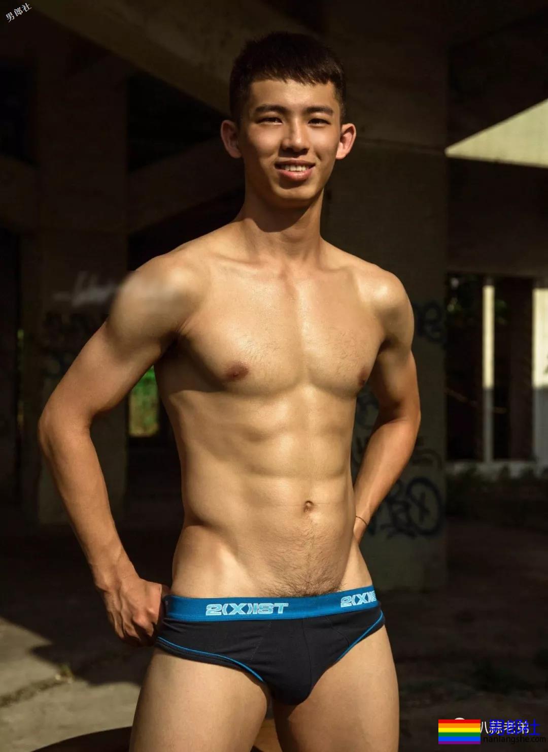 3比例超好的腹毛健身小哥，两款尺寸喜欢谁|？ - 51虹马