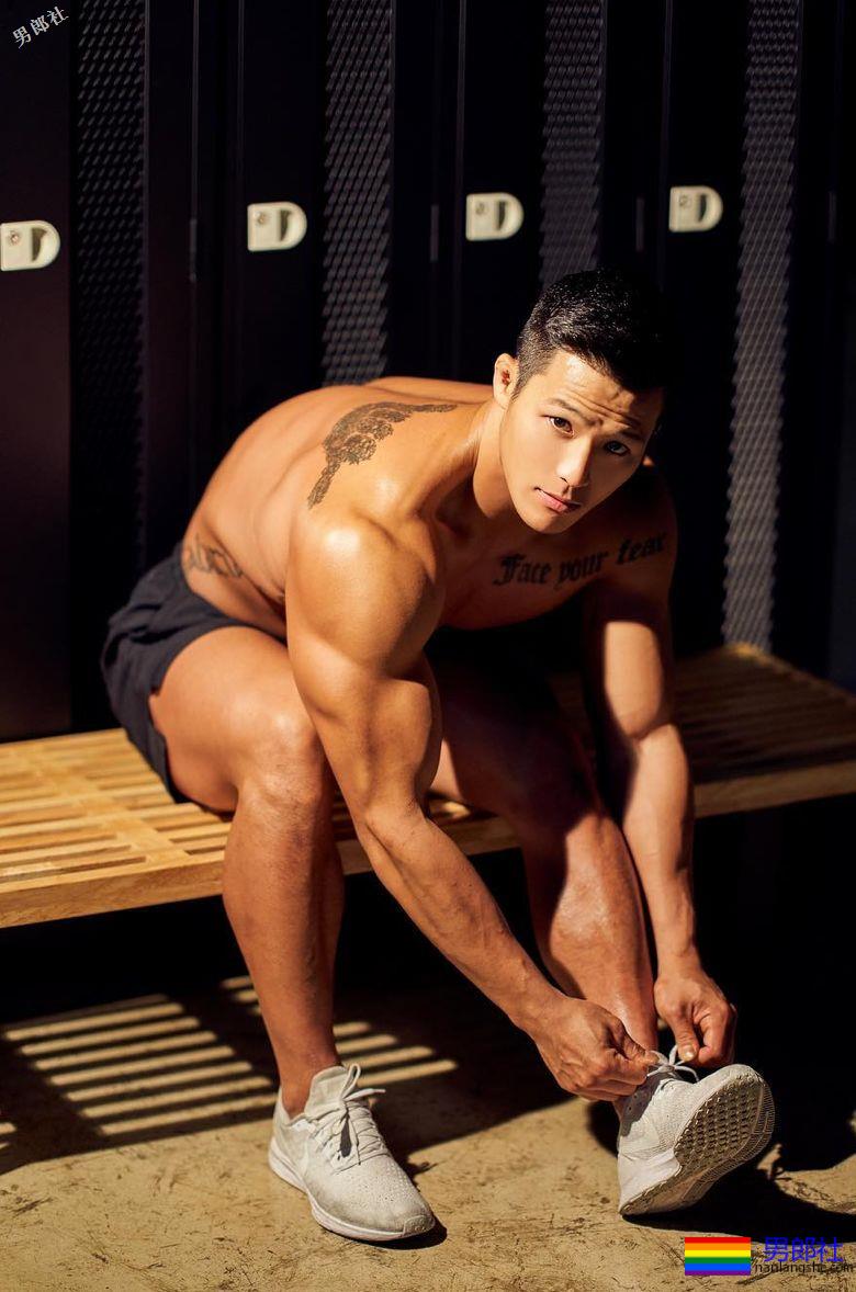 体育生在更衣室拍片！画面太Sexy！-51虹马