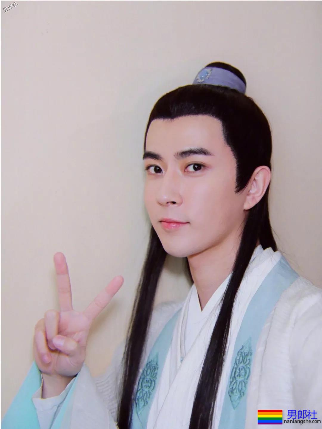 新版许仙于朦胧比女主还美！曾男男吻传是Gay被包养？ - 51虹马