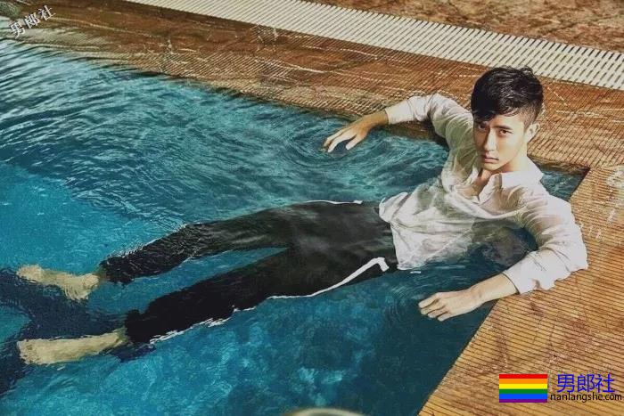 新版许仙于朦胧比女主还美！曾男男吻传是Gay被包养？ - 51虹马