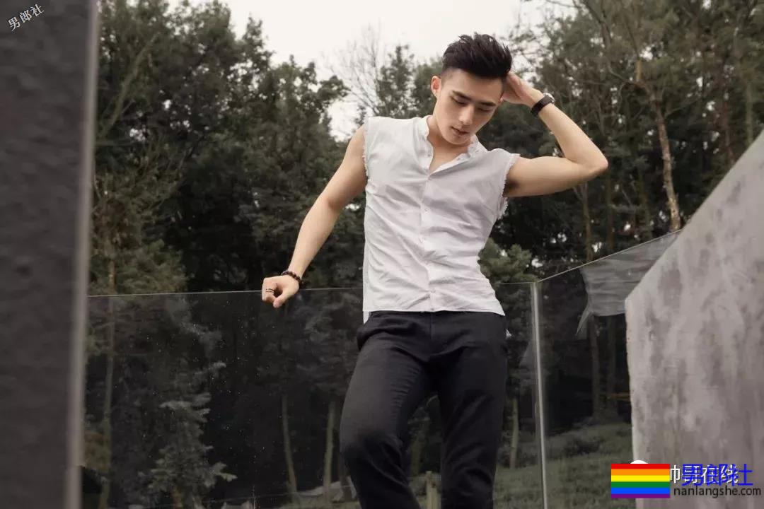 新版许仙法海双双帅炸！都是演过男男戏有腹肌的男人！ - 51虹马