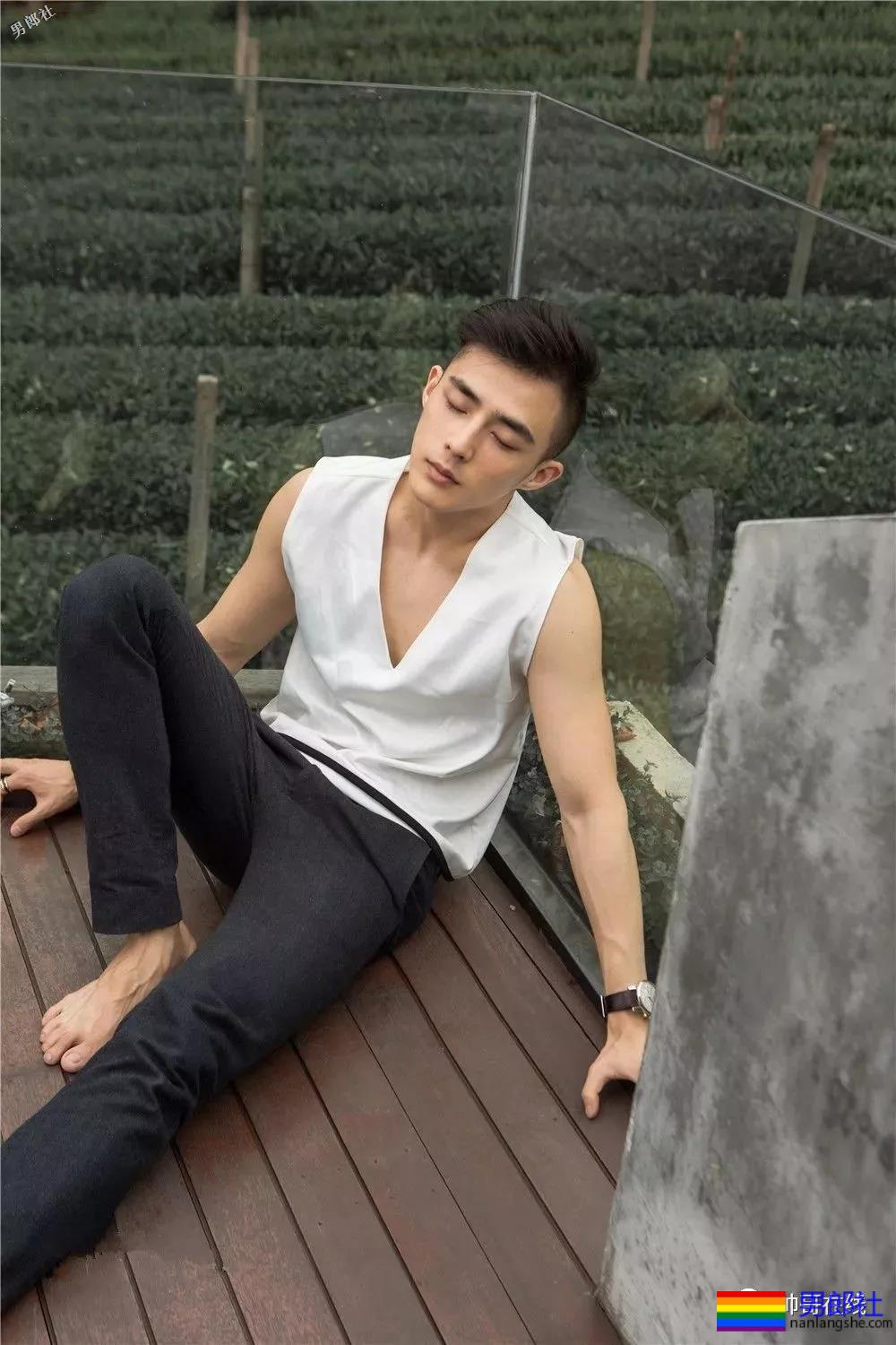 新版许仙法海双双帅炸!都是演过男男戏有腹肌的男人! - 51虹马 新版许仙法海双双帅炸!都是演过男男戏有腹肌的男人! - 51虹马