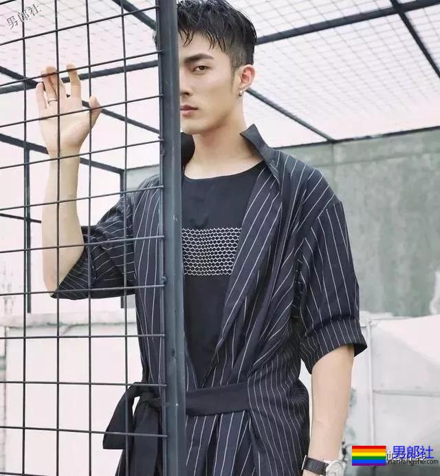 新版许仙法海双双帅炸!都是演过男男戏有腹肌的男人! - 51虹马 新版许仙法海双双帅炸!都是演过男男戏有腹肌的男人! - 51虹马