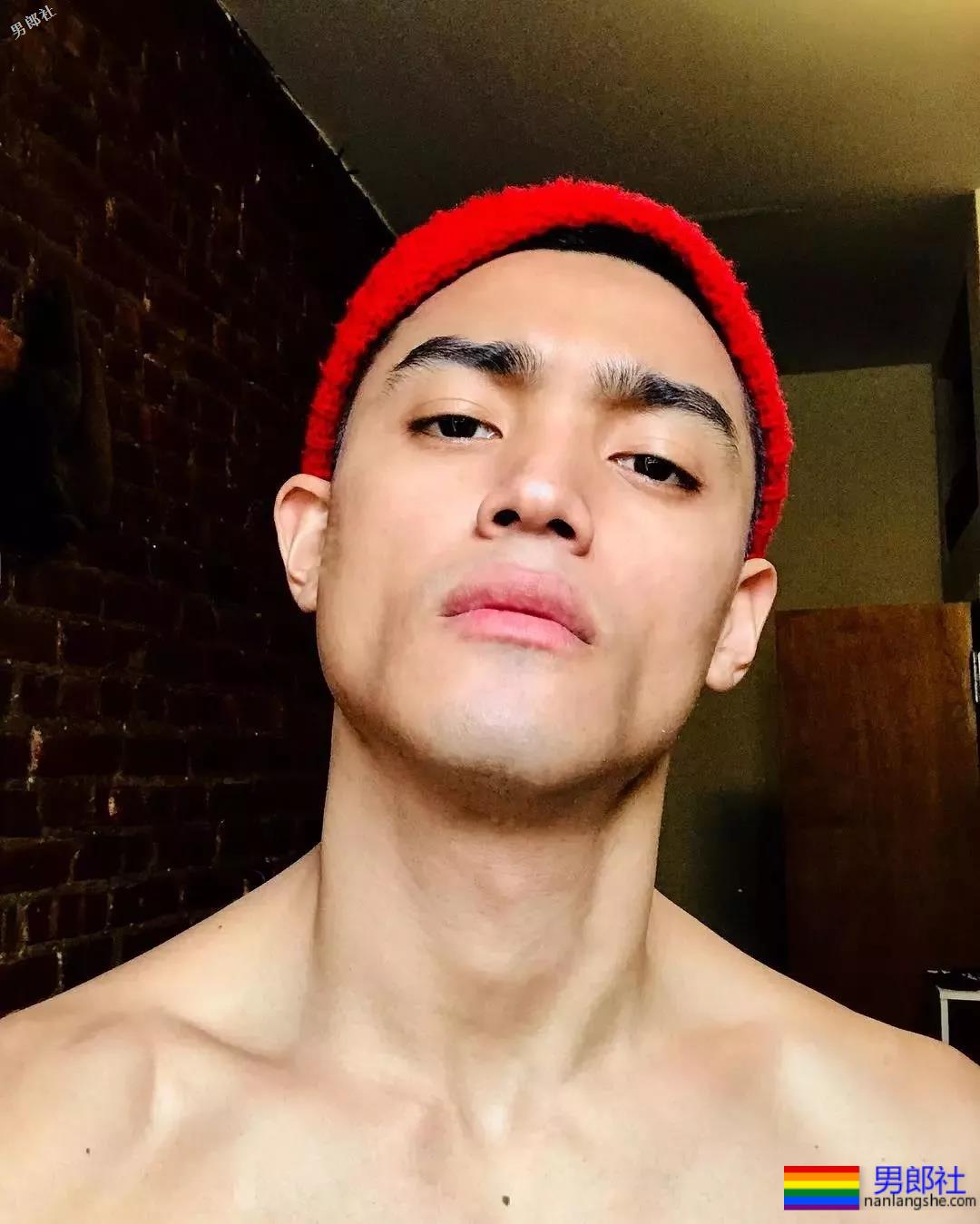 筋肉小狼狗荷尔蒙炸裂！八腹肌寸头肌肉硬汉引人犯罪！ - 51虹马