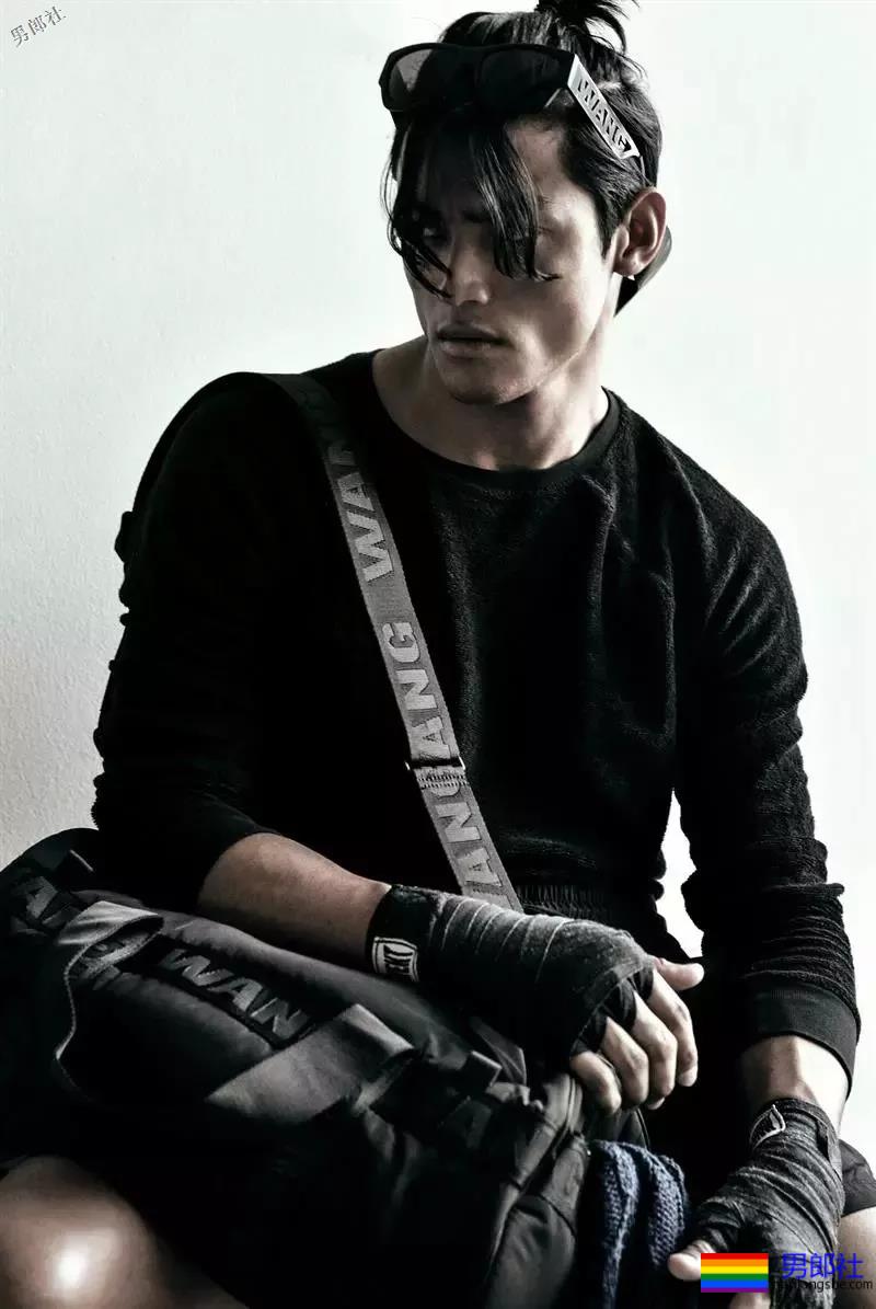 筋肉小狼狗荷尔蒙炸裂！八腹肌寸头肌肉硬汉引人犯罪！ - 51虹马