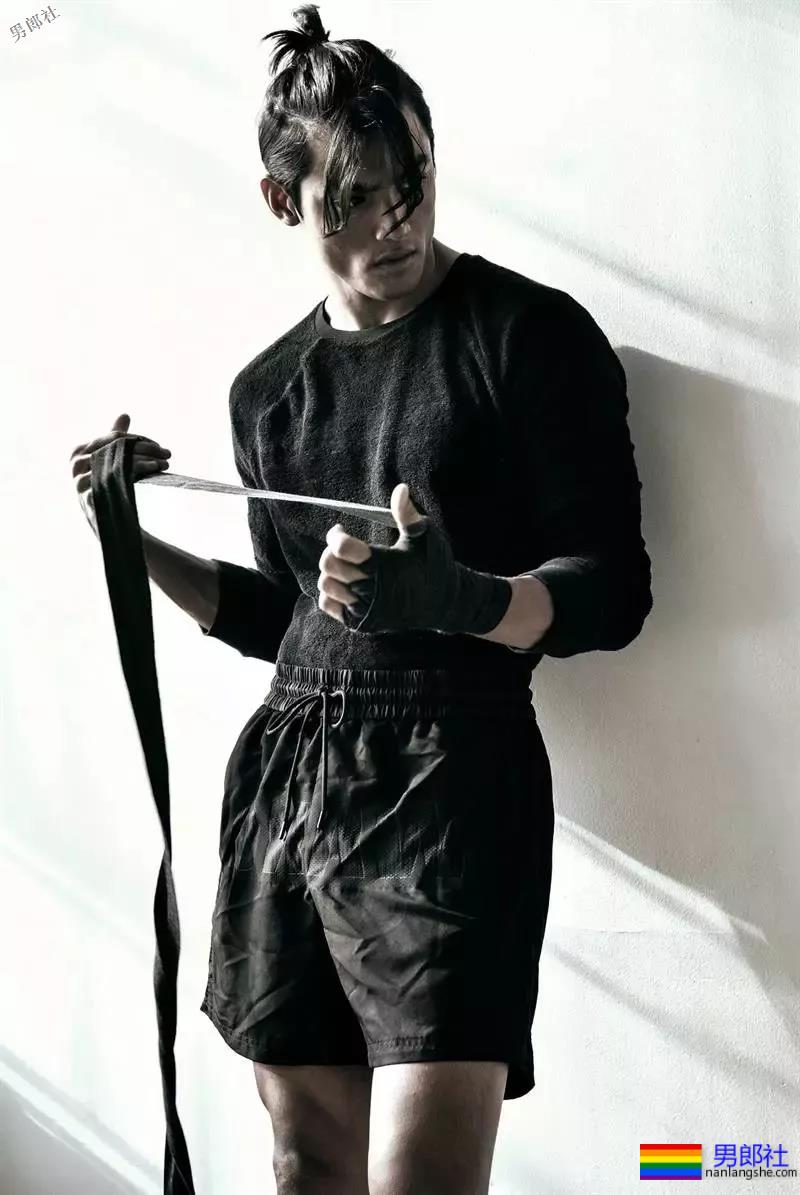 筋肉小狼狗荷尔蒙炸裂！八腹肌寸头肌肉硬汉引人犯罪！ - 51虹马