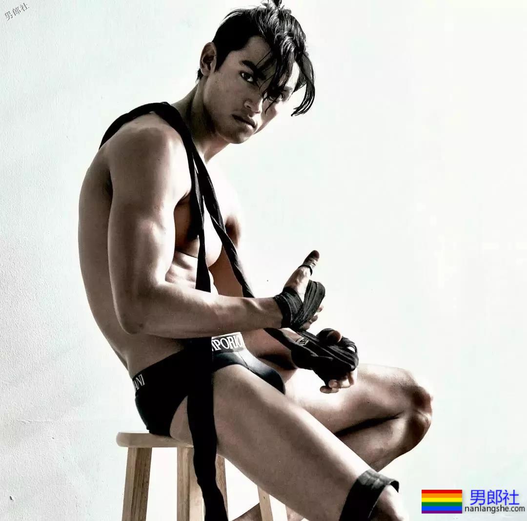 筋肉小狼狗荷尔蒙炸裂！八腹肌寸头肌肉硬汉引人犯罪！ - 51虹马