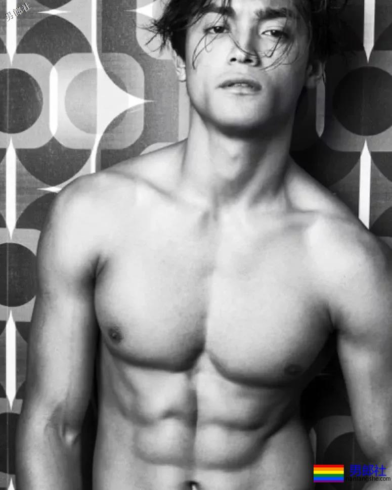 筋肉小狼狗荷尔蒙炸裂！八腹肌寸头肌肉硬汉引人犯罪！ - 51虹马