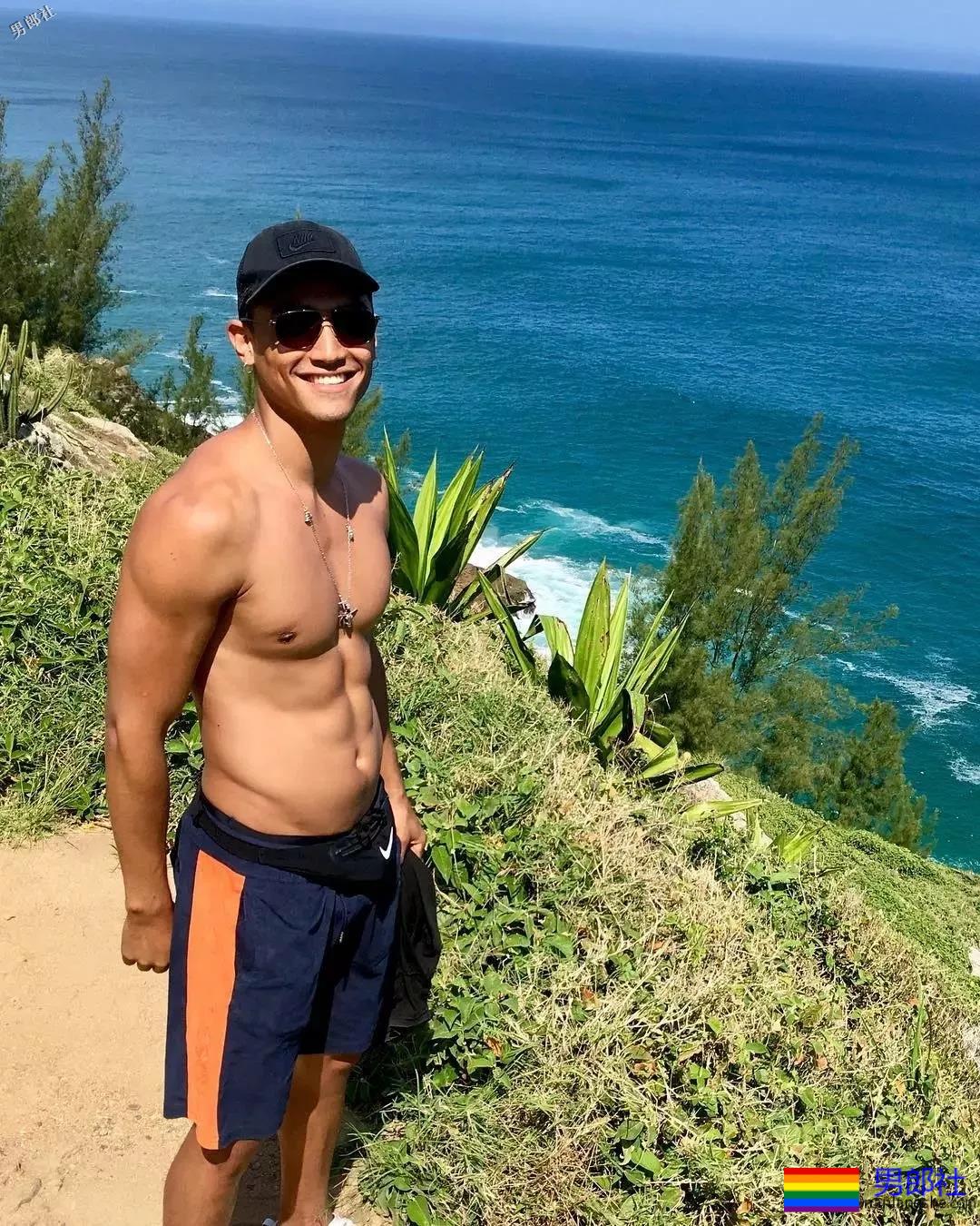 筋肉小狼狗荷尔蒙炸裂！八腹肌寸头肌肉硬汉引人犯罪！ - 51虹马