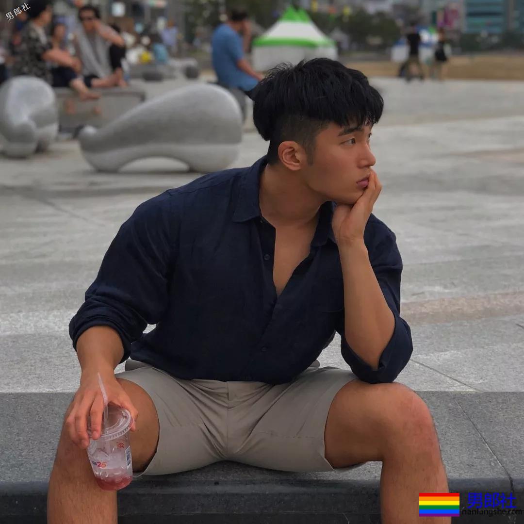 短裤穿得比汪小菲还紧！身高太矮胸肌再大也难挽救 - 51虹马