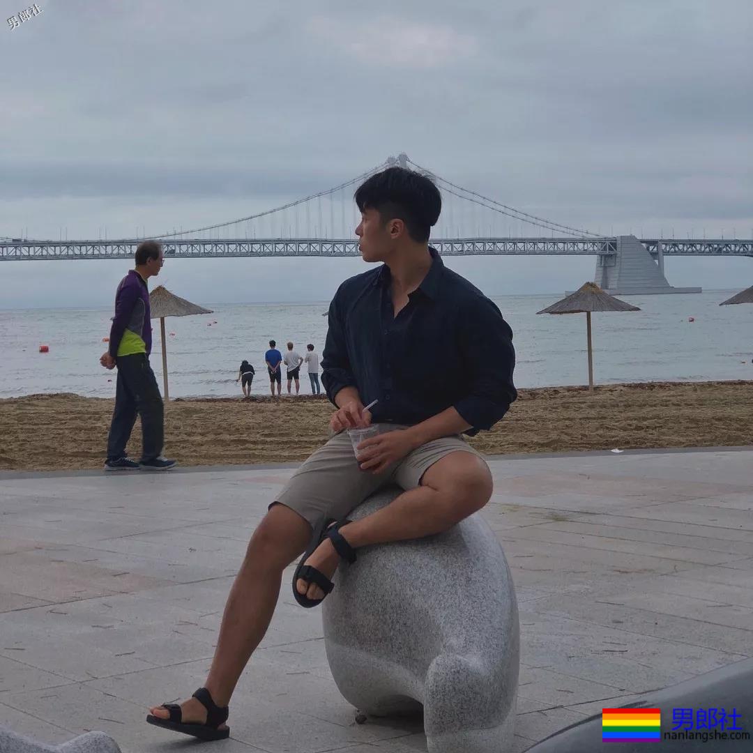 短裤穿得比汪小菲还紧！身高太矮胸肌再大也难挽救 - 51虹马