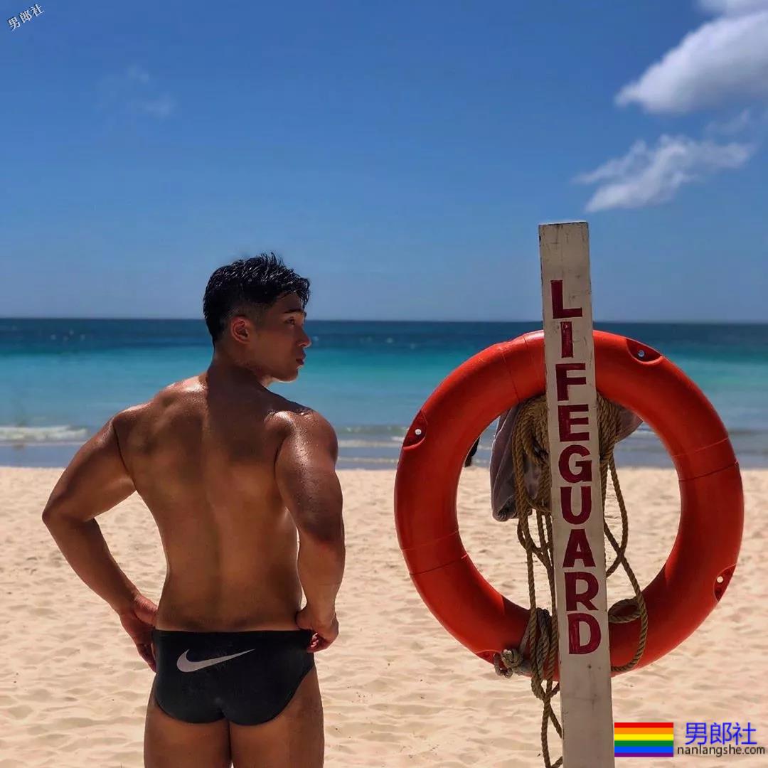 短裤穿得比汪小菲还紧！身高太矮胸肌再大也难挽救 - 51虹马