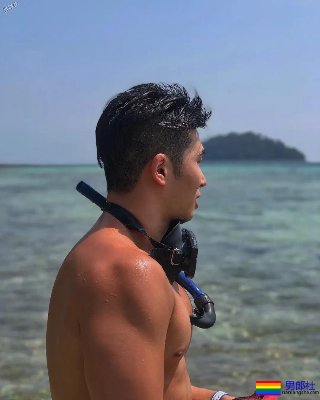 短裤穿得比汪小菲还紧！身高太矮胸肌再大也难挽救 - 51虹马