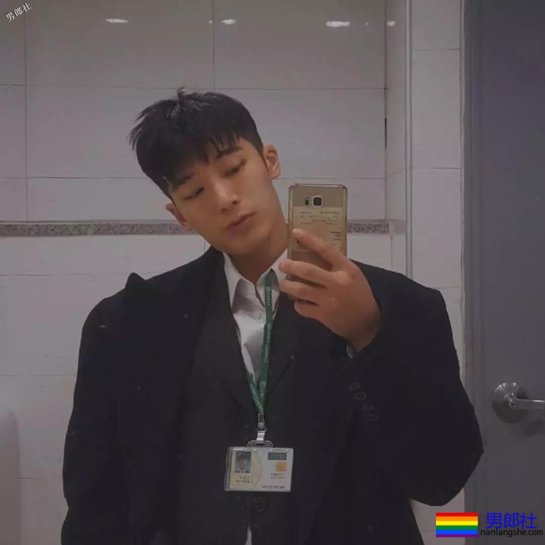 短裤穿得比汪小菲还紧！身高太矮胸肌再大也难挽救 - 51虹马