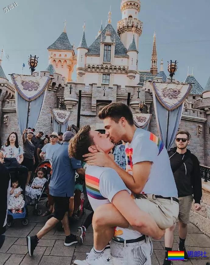 名媛夫夫秀恩爱，基友都羡慕大! - 51虹马