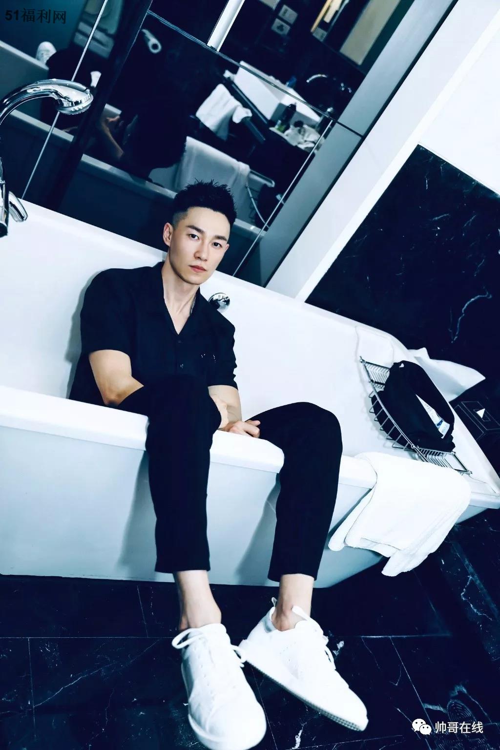 185东北肌肉男大闹影视圈,长腿腹肌腱子肉,这样的爷们谁遭得住!? - 51虹马 185东北肌肉男大闹影视圈,长腿腹肌腱子肉,这样的爷们谁遭得住!? - 51虹马