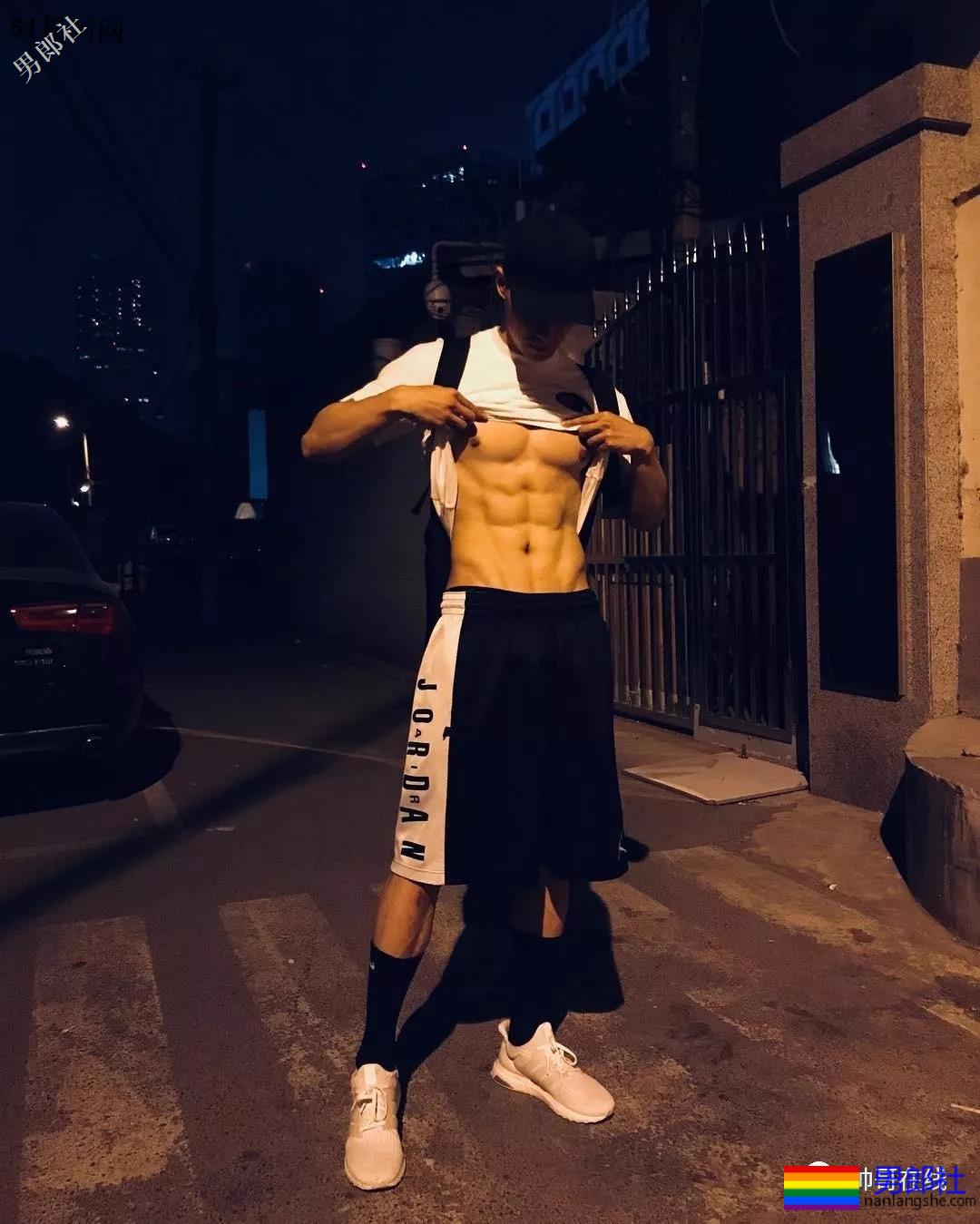 185东北肌肉男大闹影视圈,长腿腹肌腱子肉,这样的爷们谁遭得住!? - 51虹马 185东北肌肉男大闹影视圈,长腿腹肌腱子肉,这样的爷们谁遭得住!? - 51虹马