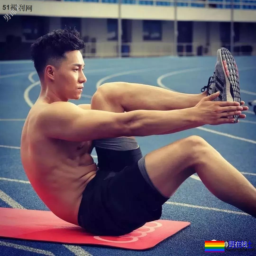 185东北肌肉男大闹影视圈，长腿腹肌腱子肉，这样的爷们谁遭得住！？ - 51虹马