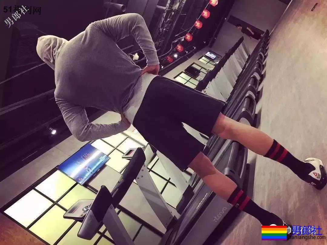 185东北肌肉男大闹影视圈，长腿腹肌腱子肉，这样的爷们谁遭得住！？ - 51虹马