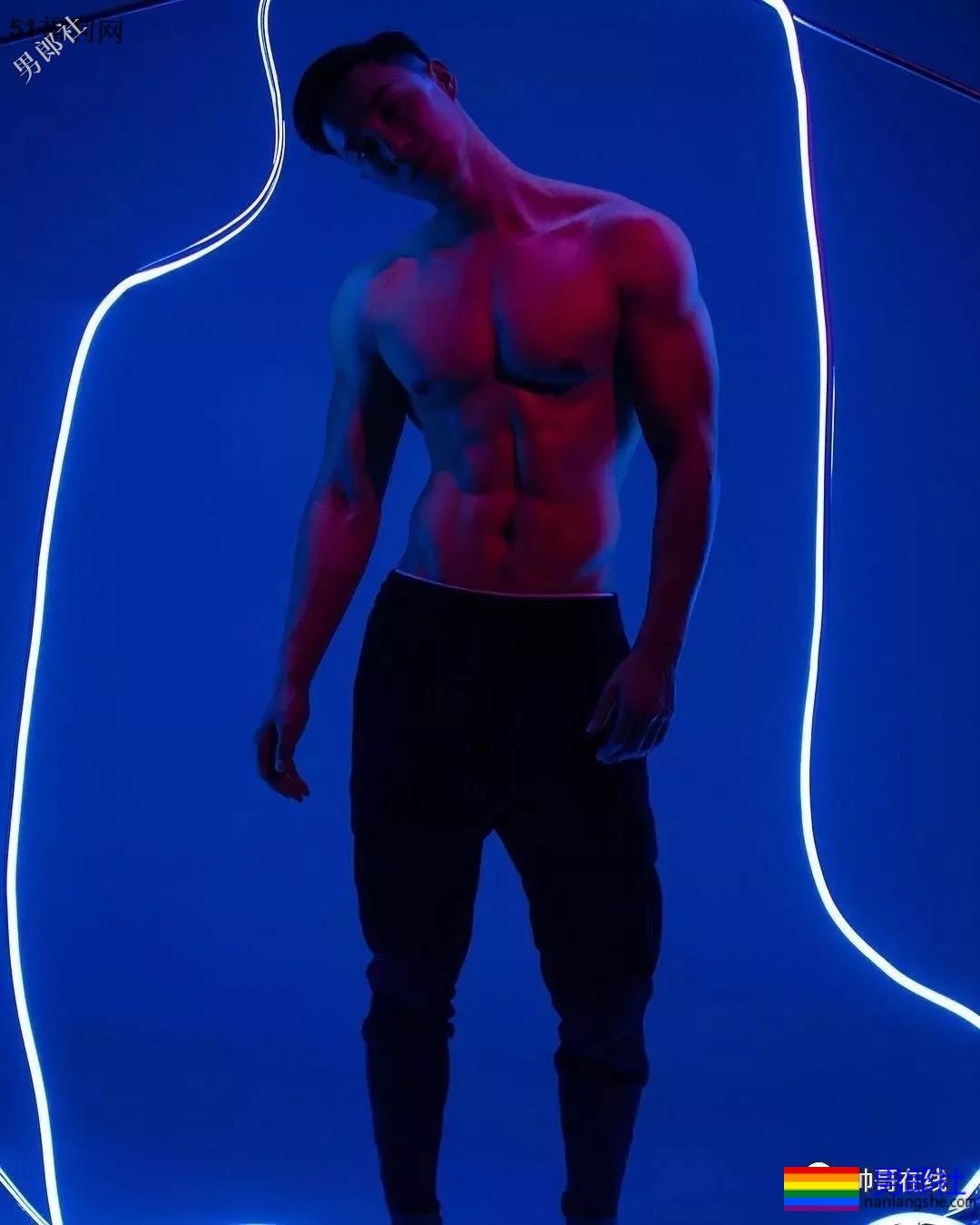 185东北肌肉男大闹影视圈，长腿腹肌腱子肉，这样的爷们谁遭得住！？ - 51虹马