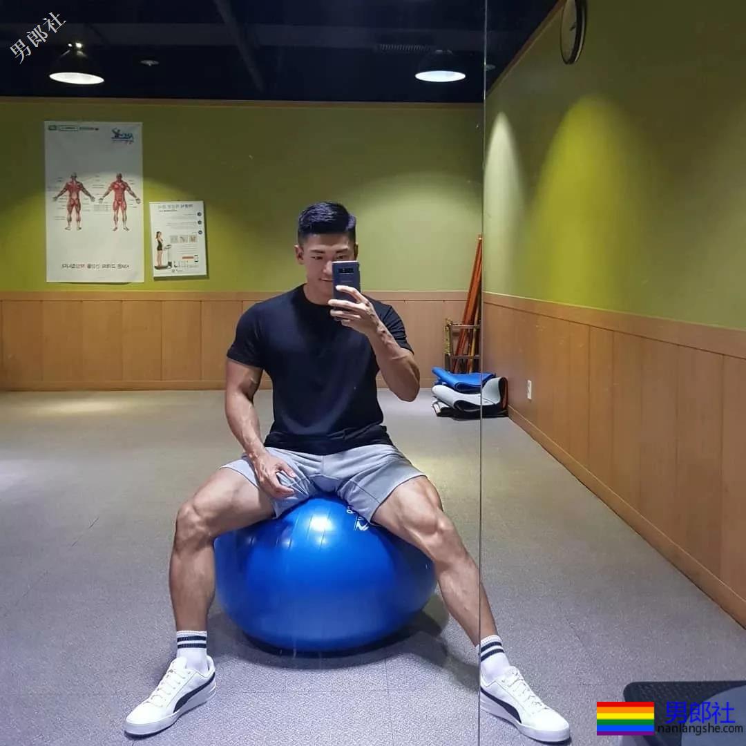 肌肉男大秀逆天D杯胸肌，俬照亮点宊出！ - 51虹马