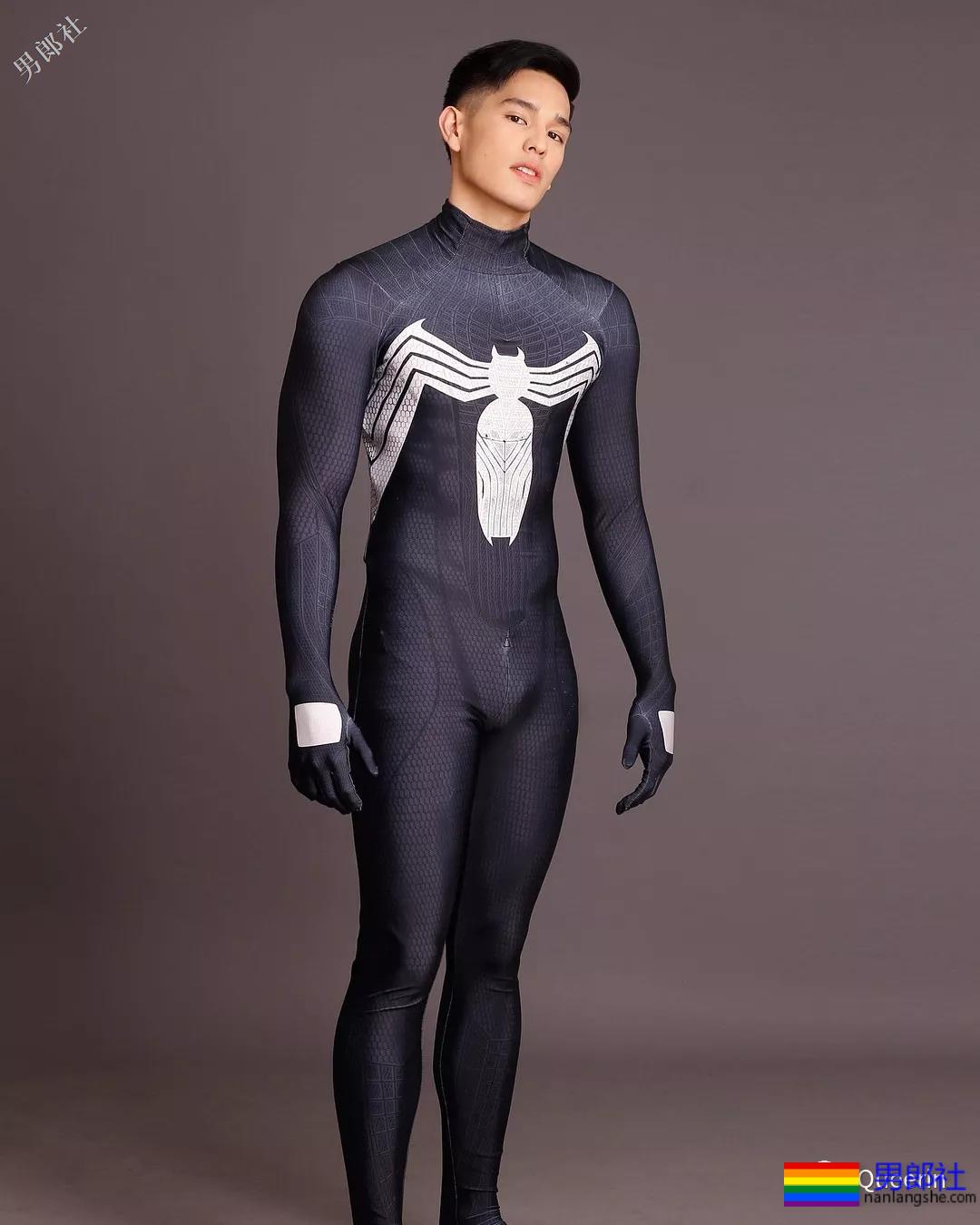 紧身衣男模毫无亮点，还是变身装修工才可以啊！ - 51虹马