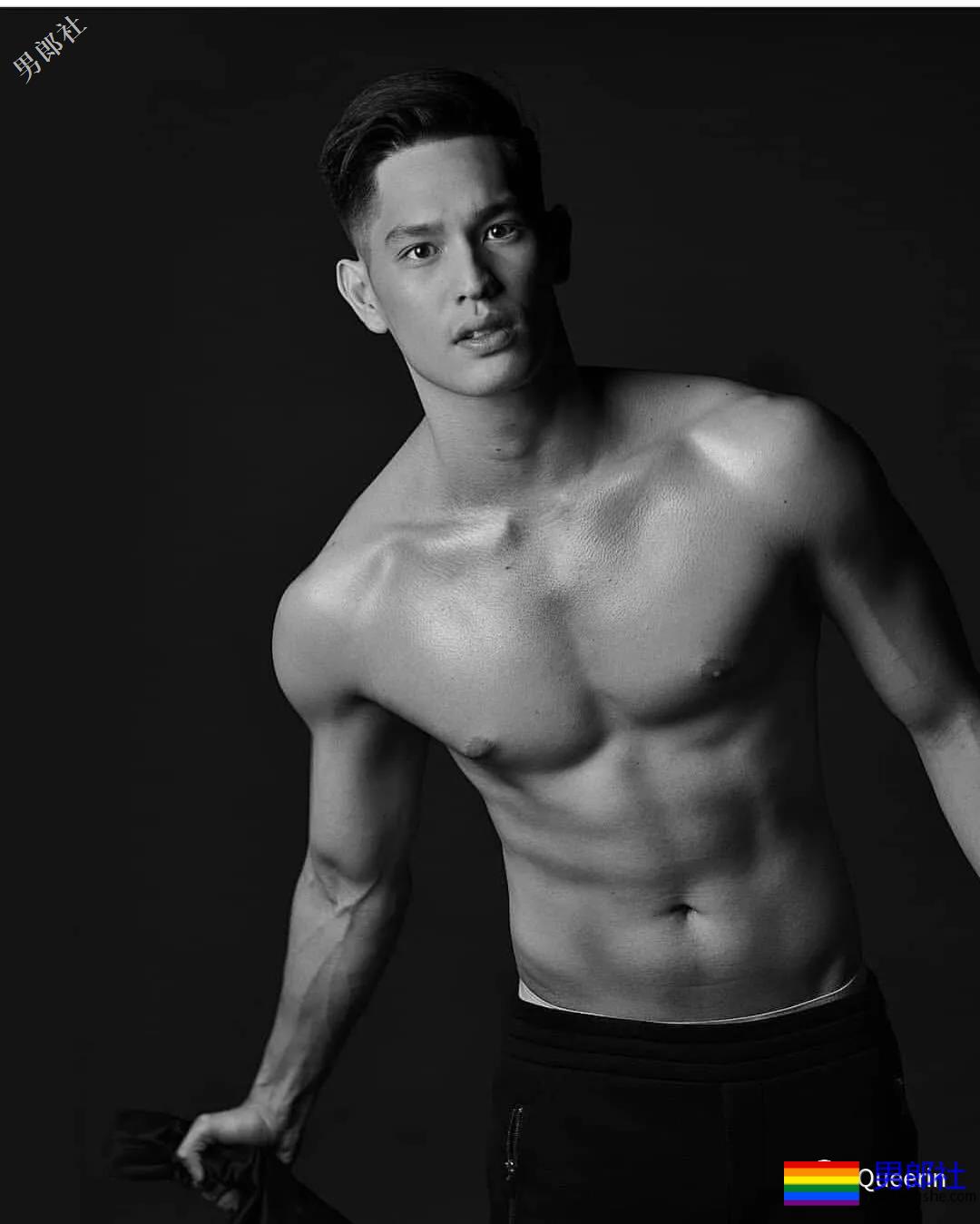 紧身衣男模毫无亮点，还是变身装修工才可以啊！ - 51虹马