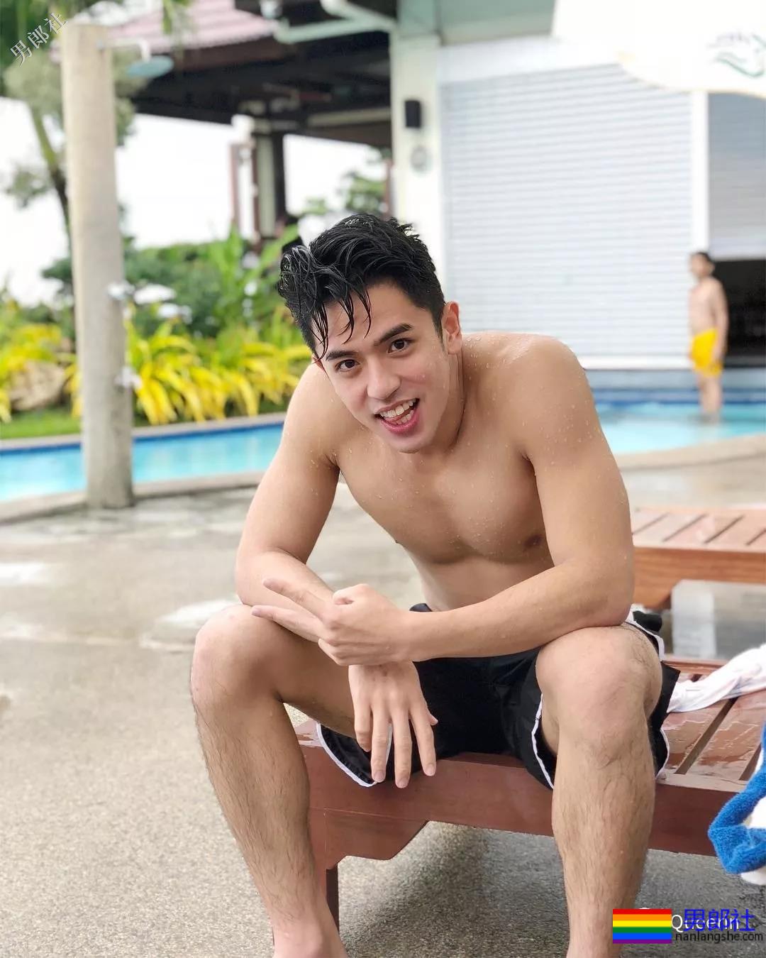 紧身衣男模毫无亮点，还是变身装修工才可以啊！ - 51虹马