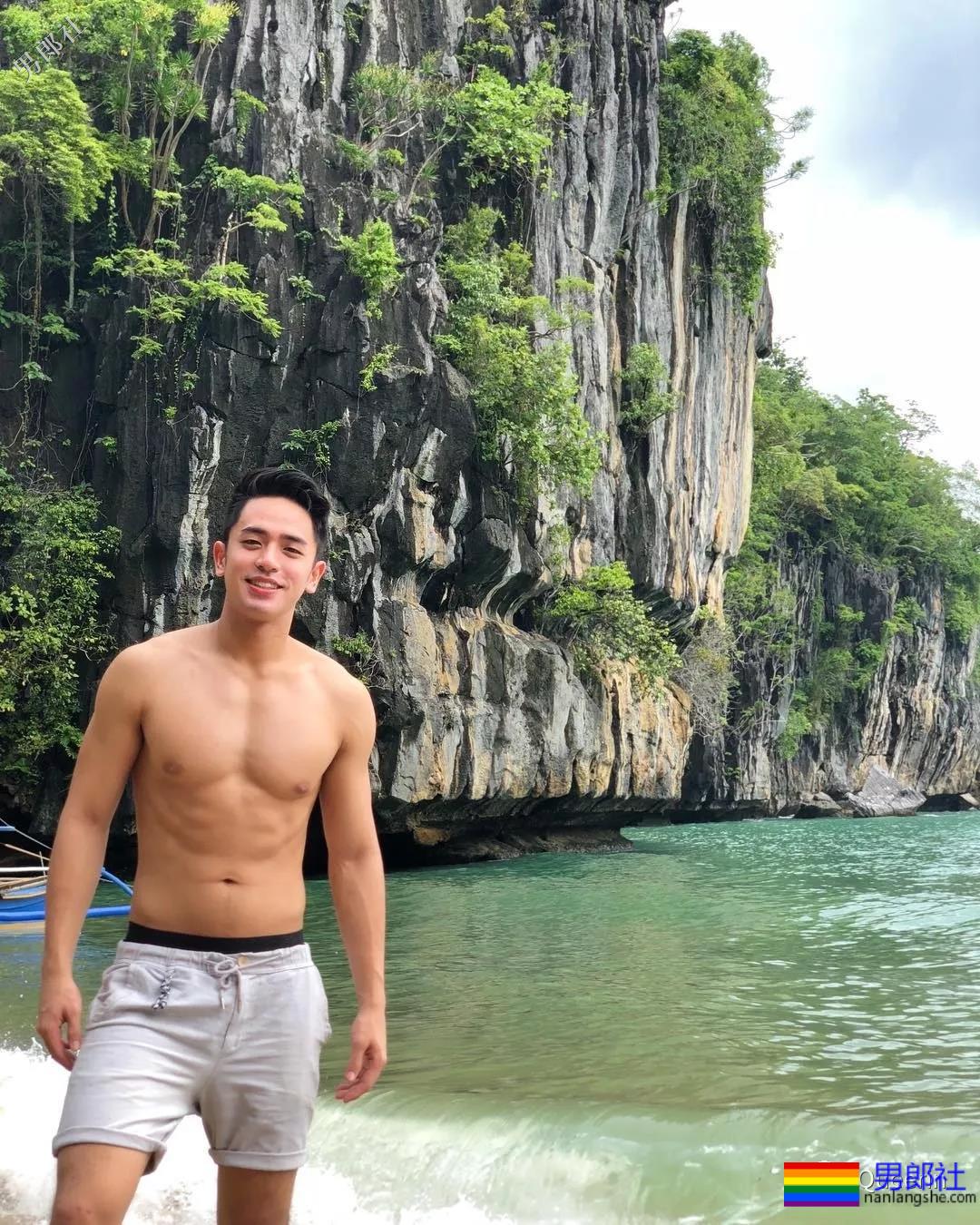 紧身衣男模毫无亮点，还是变身装修工才可以啊！ - 51虹马