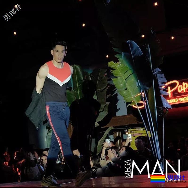 紧身衣男模毫无亮点，还是变身装修工才可以啊！ - 51虹马