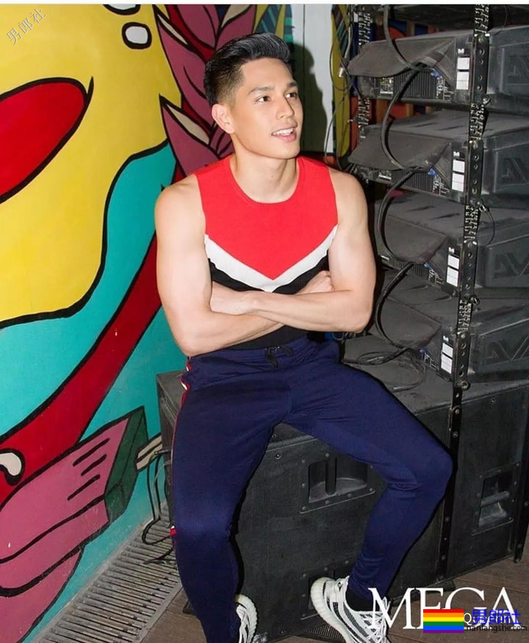 紧身衣男模毫无亮点，还是变身装修工才可以啊！ - 51虹马