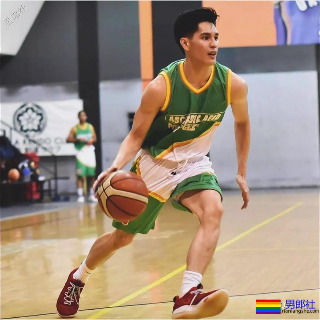 紧身衣男模毫无亮点，还是变身装修工才可以啊！ - 51虹马