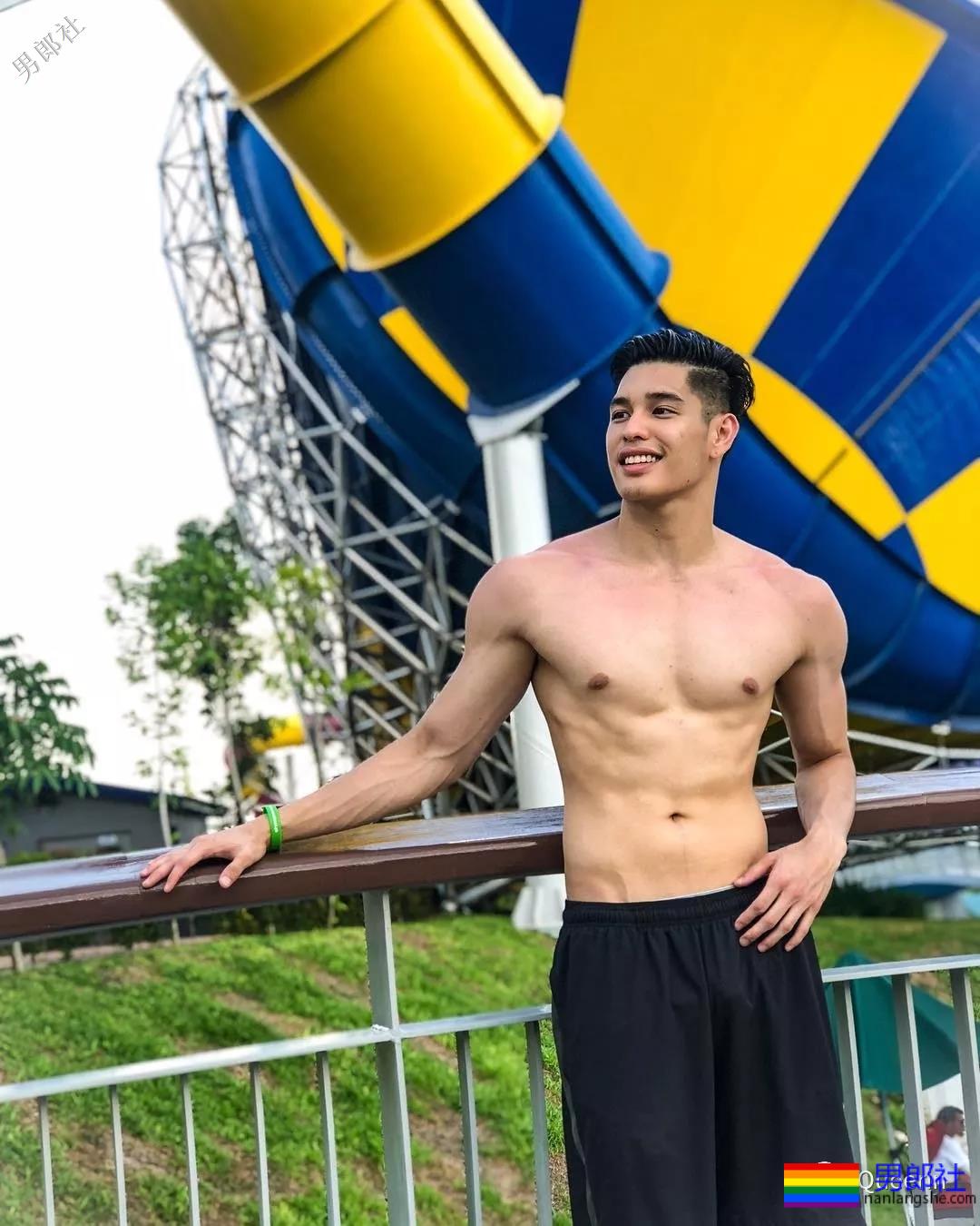 紧身衣男模毫无亮点，还是变身装修工才可以啊！ - 51虹马