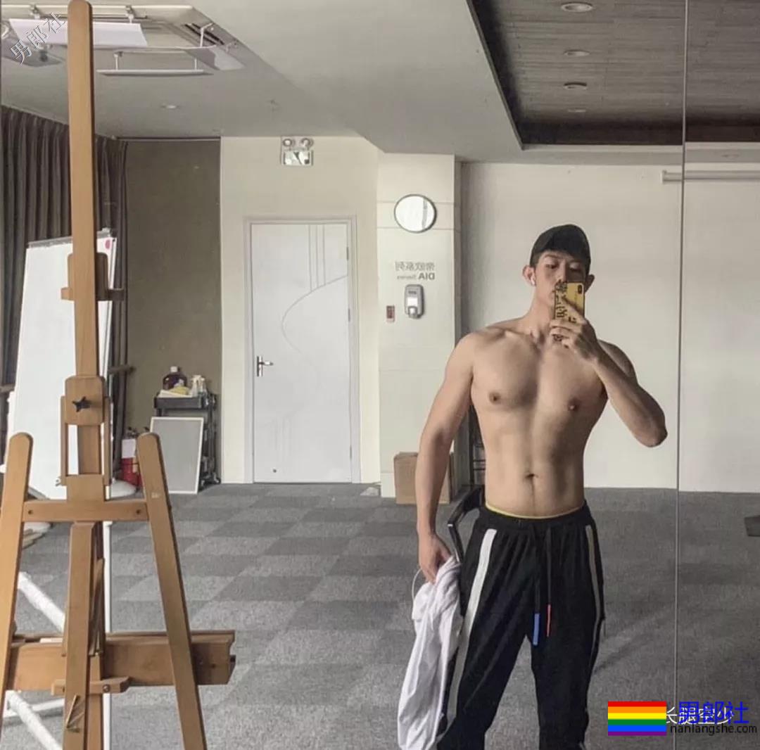 大鼻子，大长腿，大手臂，大. - 51虹马