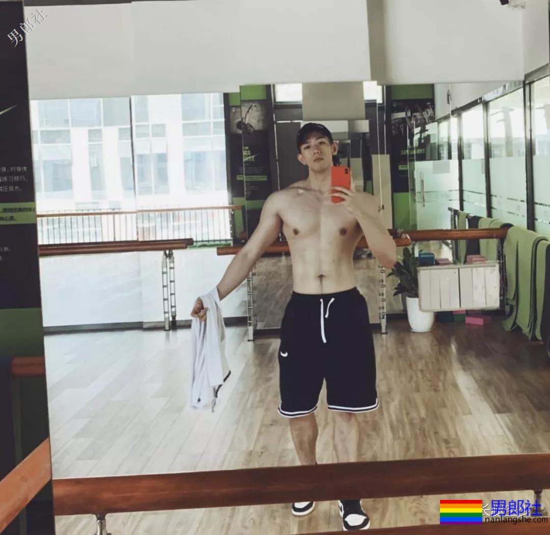 大鼻子，大长腿，大手臂，大. - 51虹马