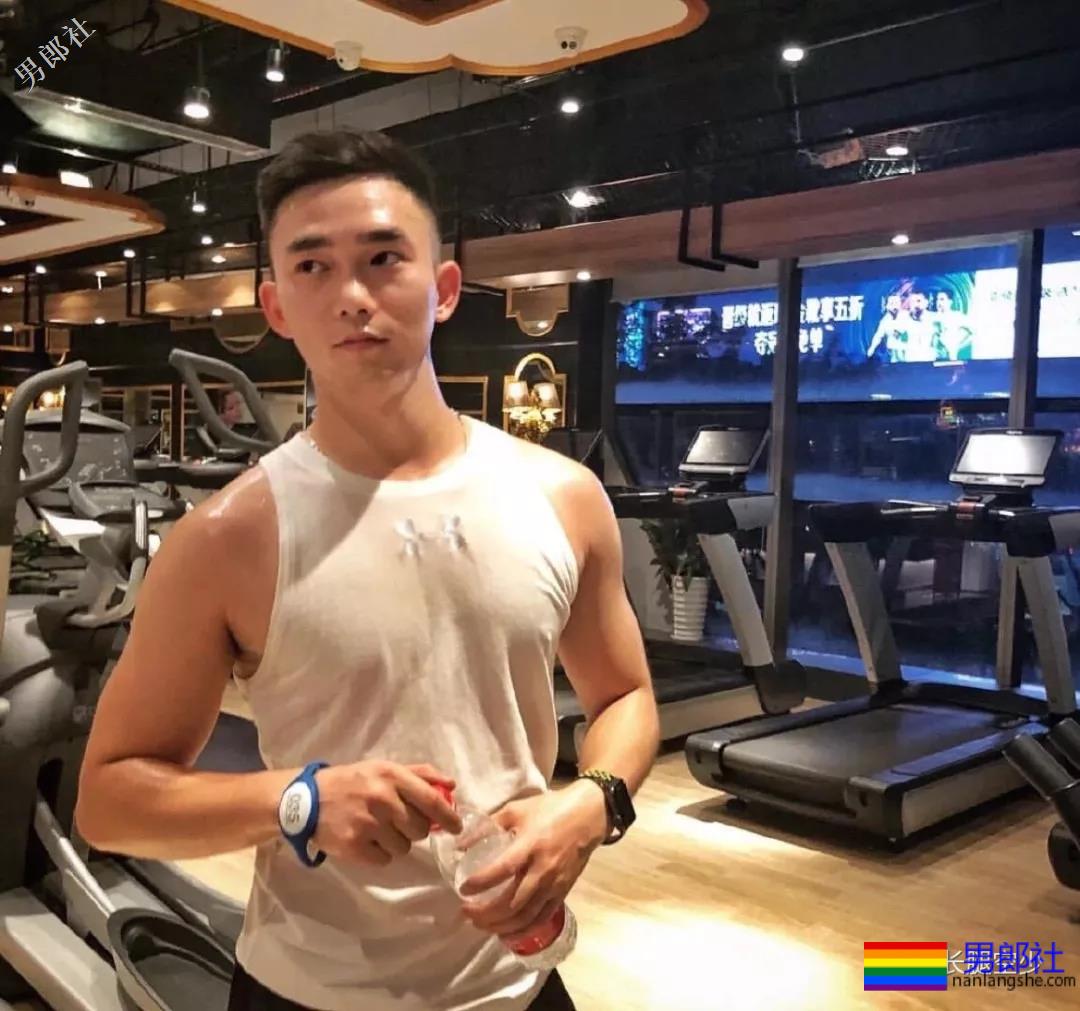 大鼻子，大长腿，大手臂，大. - 51虹马