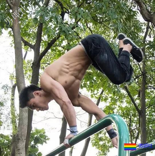 香港筋肉猛男自称“0”，疑因“鲜肉”遭禁赛？ - 51虹马