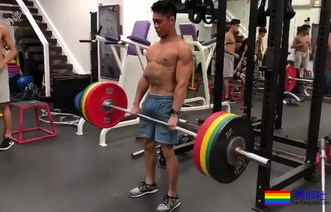 香港筋肉猛男自称“0”，疑因“鲜肉”遭禁赛？ - 51虹马