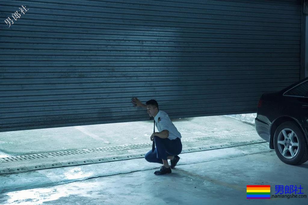 肌肉体育生居然不穿衣服！还玩起了捆绑？ - 51虹马